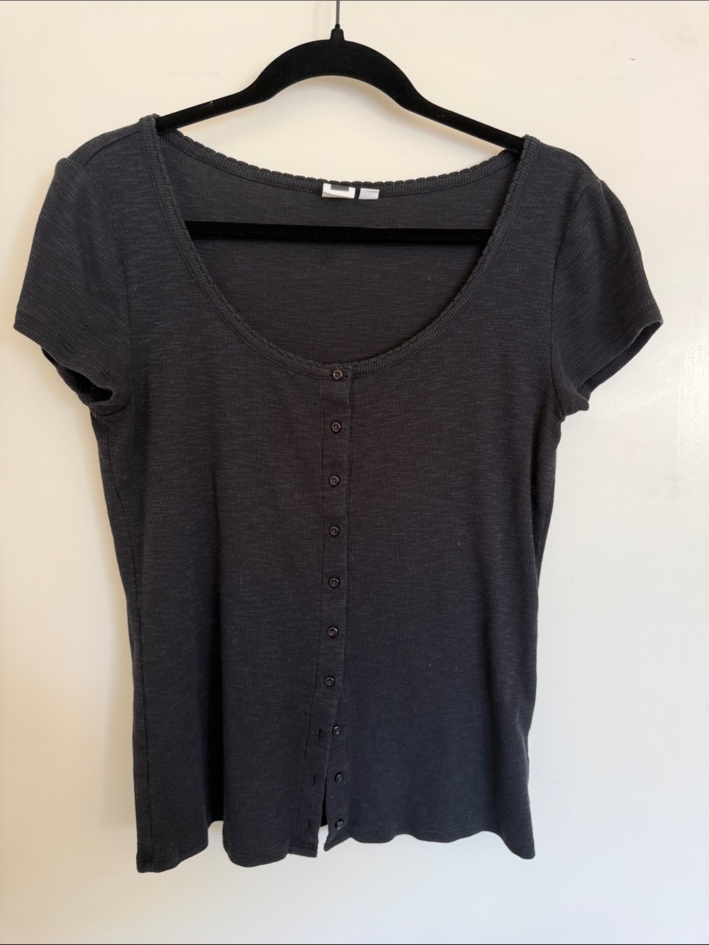 Gap Women's Black Short-Sleeve Scoop Neck Button Front Top M